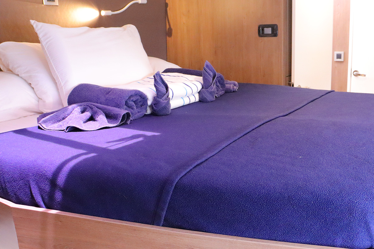 Charter Yacht ON A WHIM - Bali 4.8 - 6 + 1 Cabins - BVI - Tortola