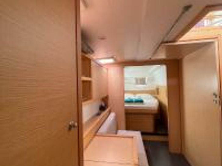 EOS - Guest cabin