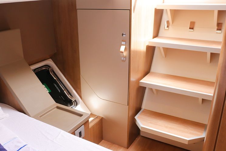 Charter Yacht ON A WHIM - Bali 4.8 - 6 + 1 Cabins - BVI - Tortola