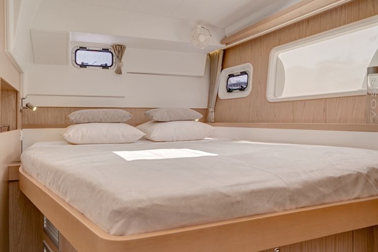 Charter Yacht RAYVES