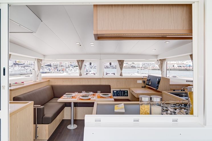 Charter Yacht RAYVES