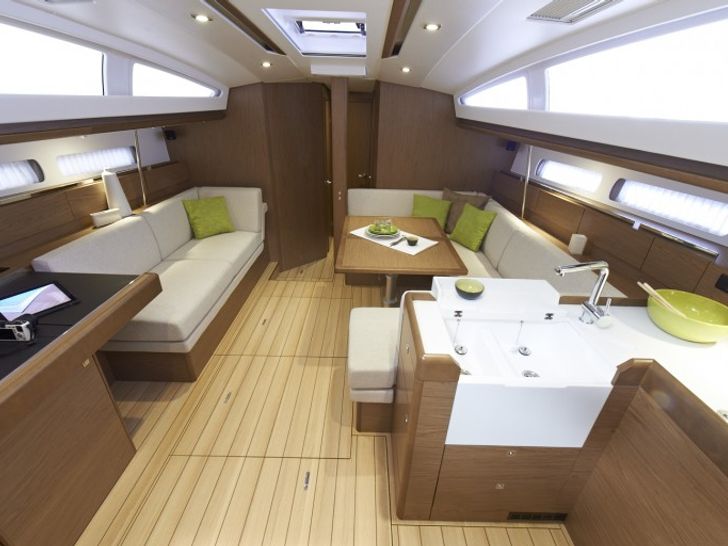 Jeanneau Sun Odyssey 44DS Salon