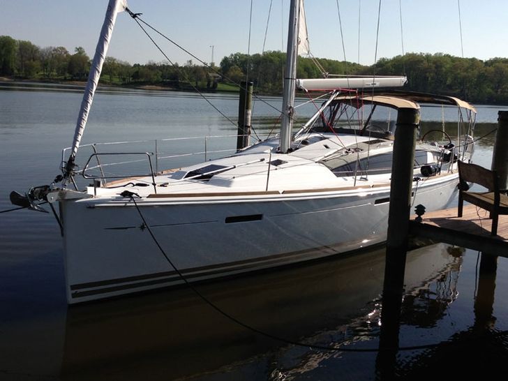 Jeanneau Sun Odyssey 44DS Front