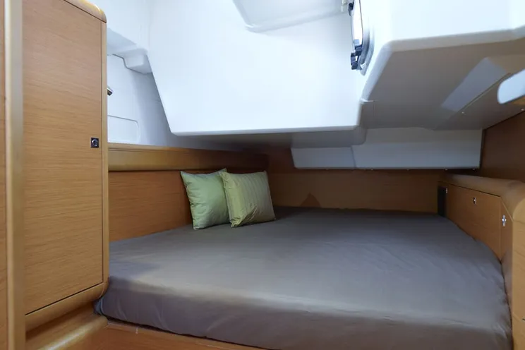 Charter Yacht Sun Odyssey 519 - 7 Cabins - 2016 - Athens