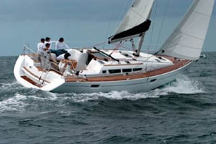 Charter Yacht Sun Odyssey 42i - 3 Cabins - Portisco