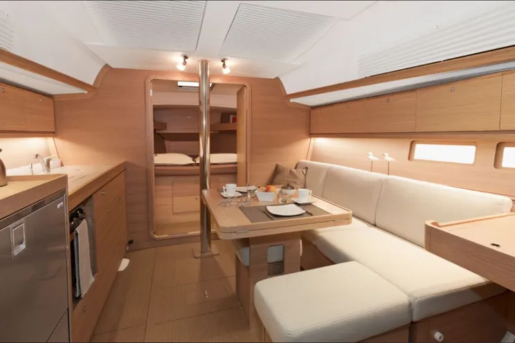 Charter Yacht Dufour 382 Grand Large - 3 cabins(3 double)- 2017 - Nassau - Staniel Cay- Newport