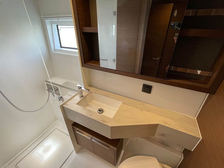 PEBBLES - Lagoon 46 - guest bathroom PEBBLES - Lagoon 46 - guest bathroom