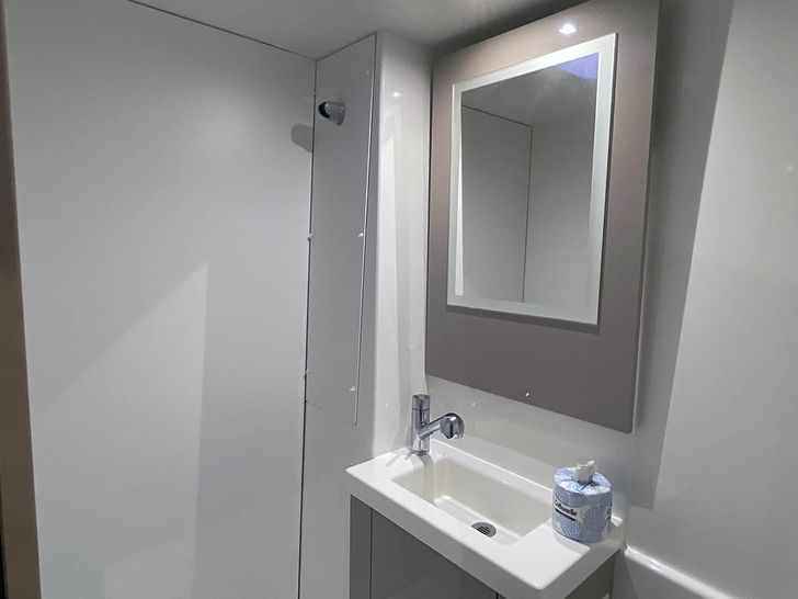 Nauti Mollie Fountaine Pajot Astrea 42 - head Nauti Mollie Fountaine Pajot Astrea 42 - head