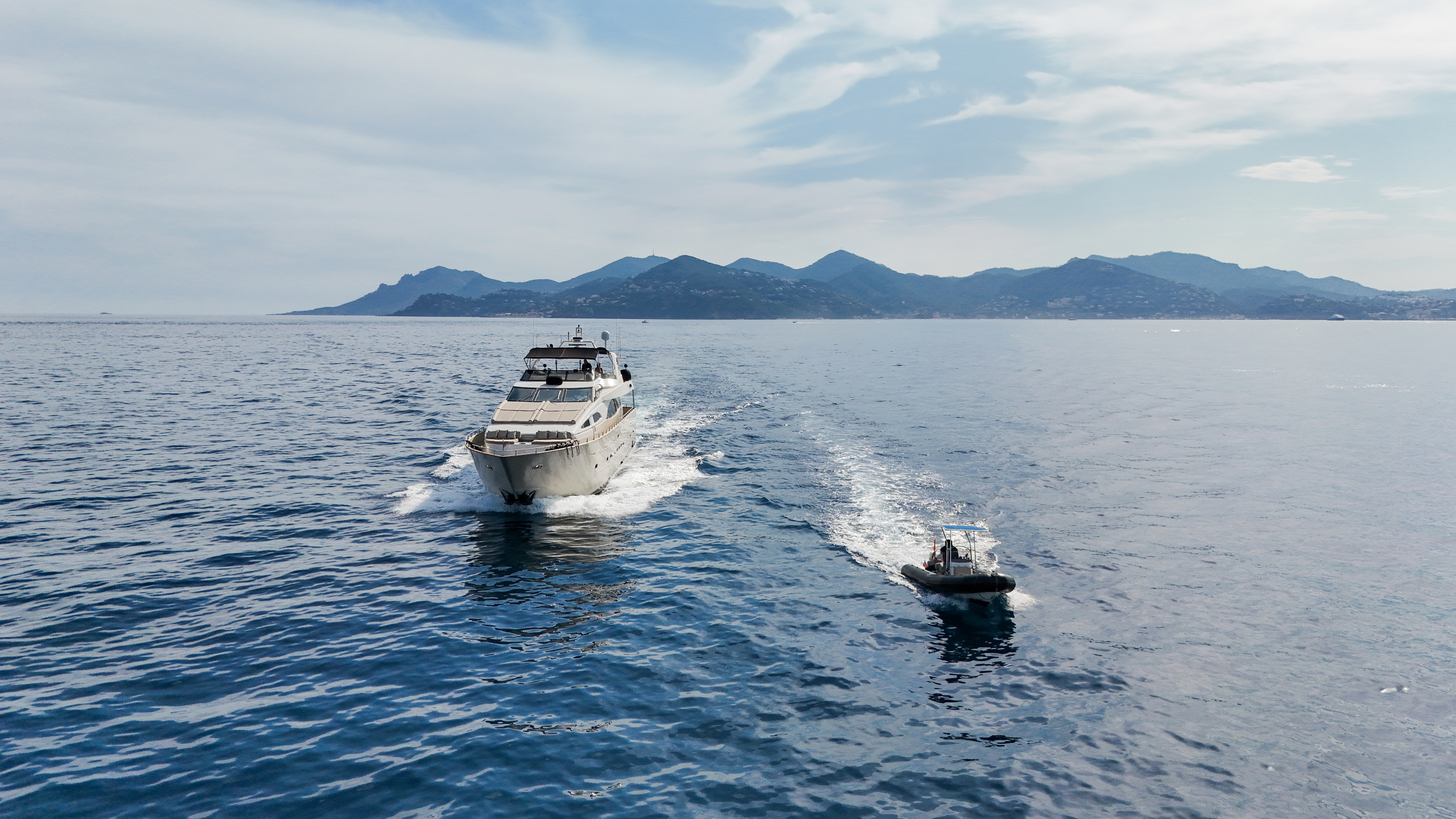 ACCAMA DELTA Azimut 30m - motor yacht and tender
