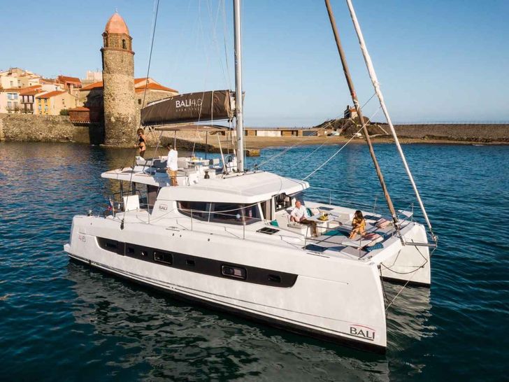 Bali 4.6 - Starboard Side Bali 4.6 - Starboard Side