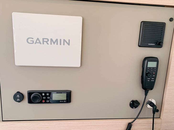 SPINDRIFT Fountaine Pajot Elba 45 - Navigation station SPINDRIFT Fountaine Pajot Elba 45 - Navigation station