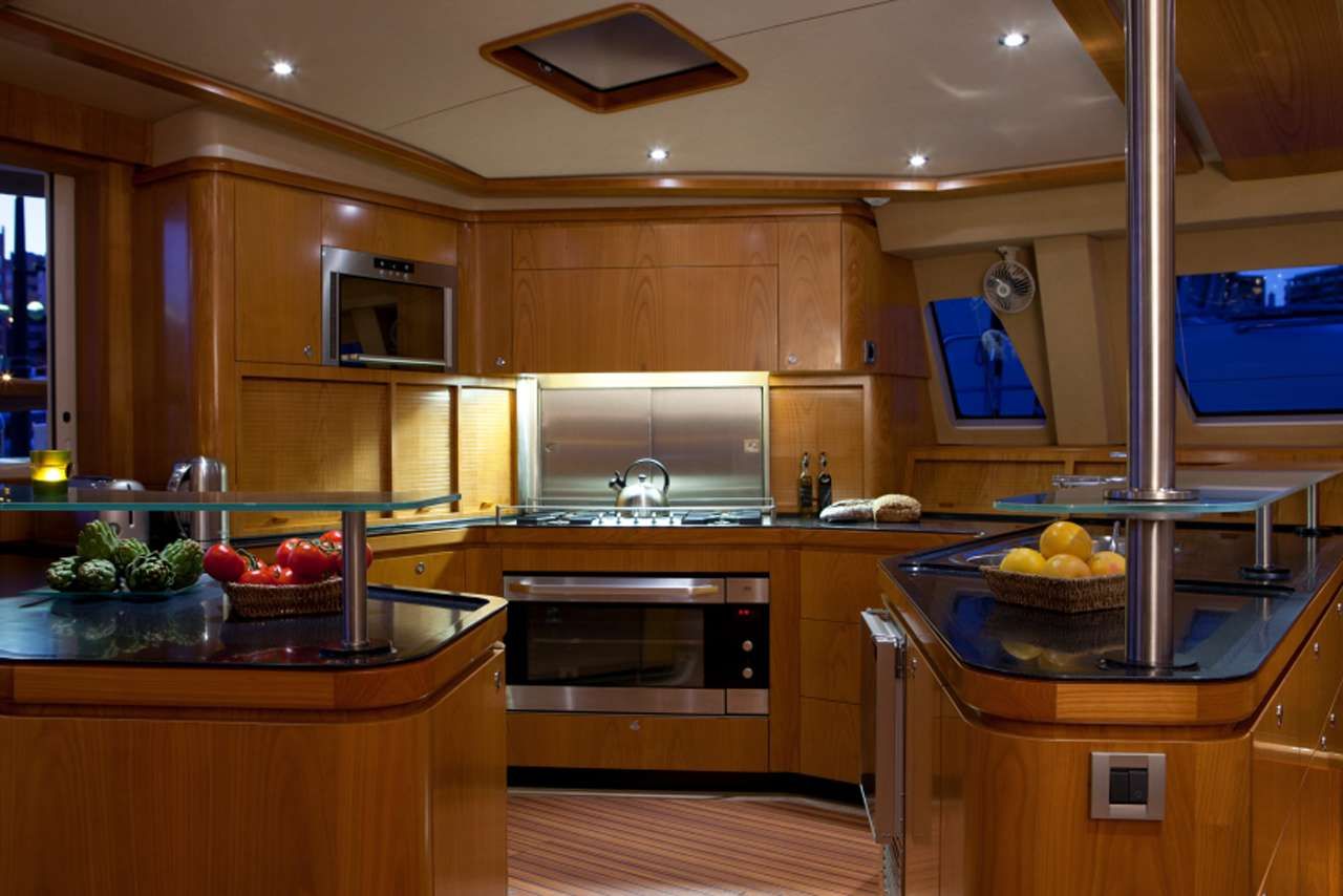 ORION Catana 90 Salon