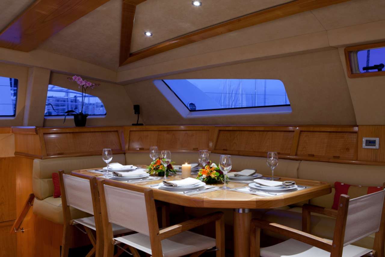 ORION Catana 90 indoor dining