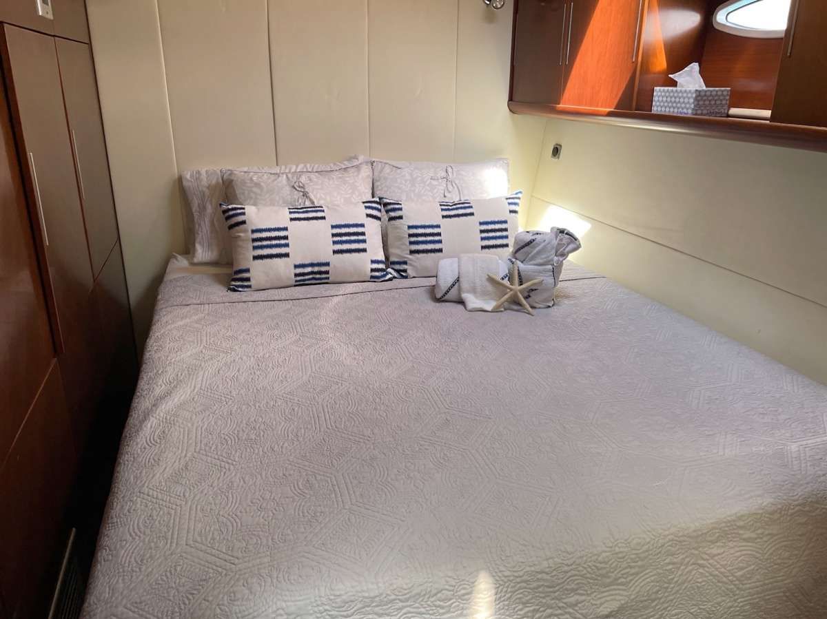Queen cabin