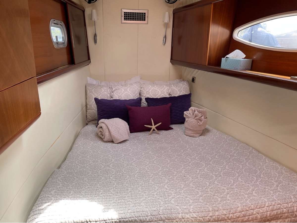 Queen cabin