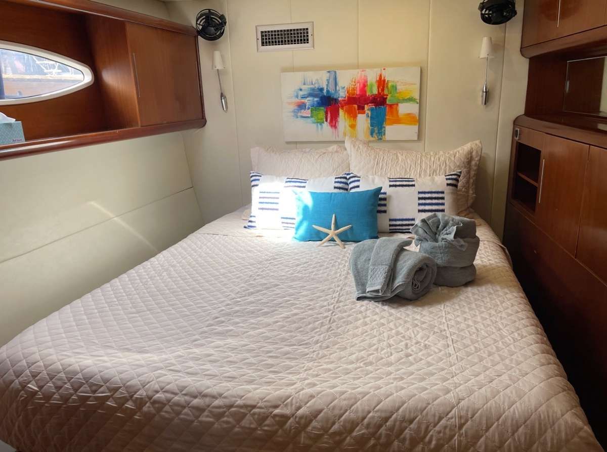 Queen Cabin