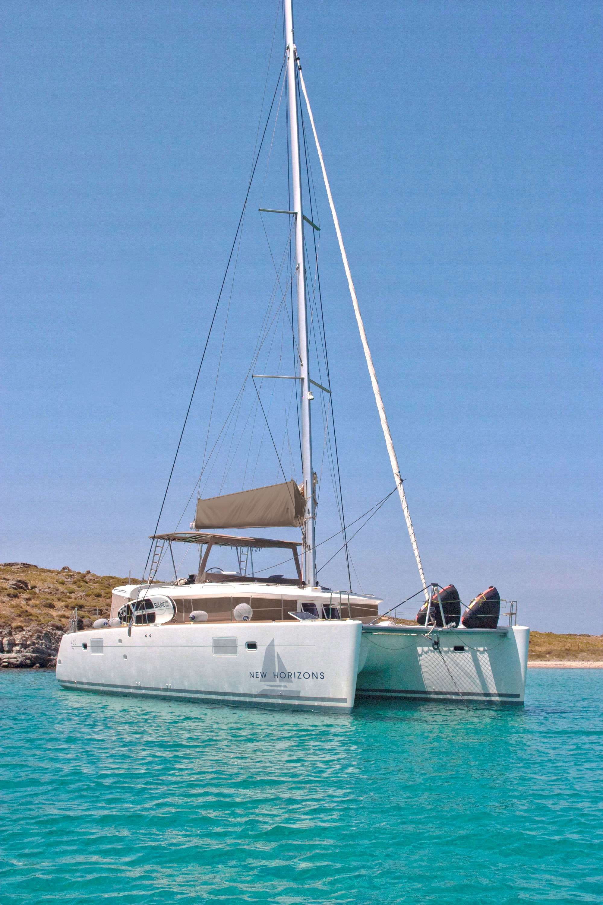 S/Y NEW HORIZONSLAGOON 450NOW IN BLUE EXTERIOR (2019) BUILT 2014 / REFIT 20178 PAX / 4 DOUBLE CABINS (2 CABINS CAN CONVERT TO TWIN BEDS)2 CREWBASED IN ATHENS, GREECE