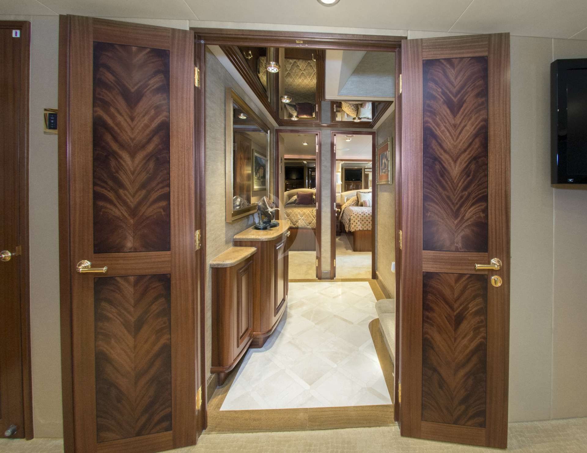 Foyer to Staterooms