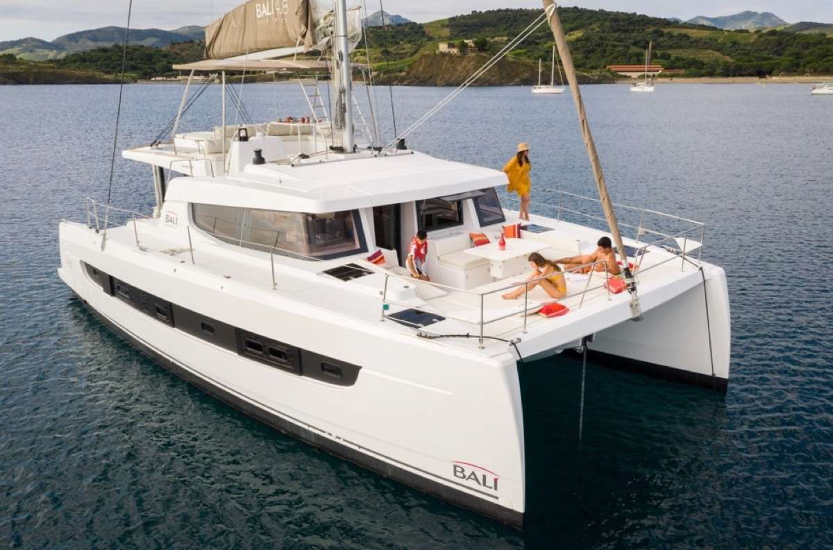 Side view / foredeck