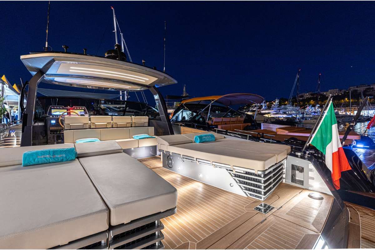 JANINA At night