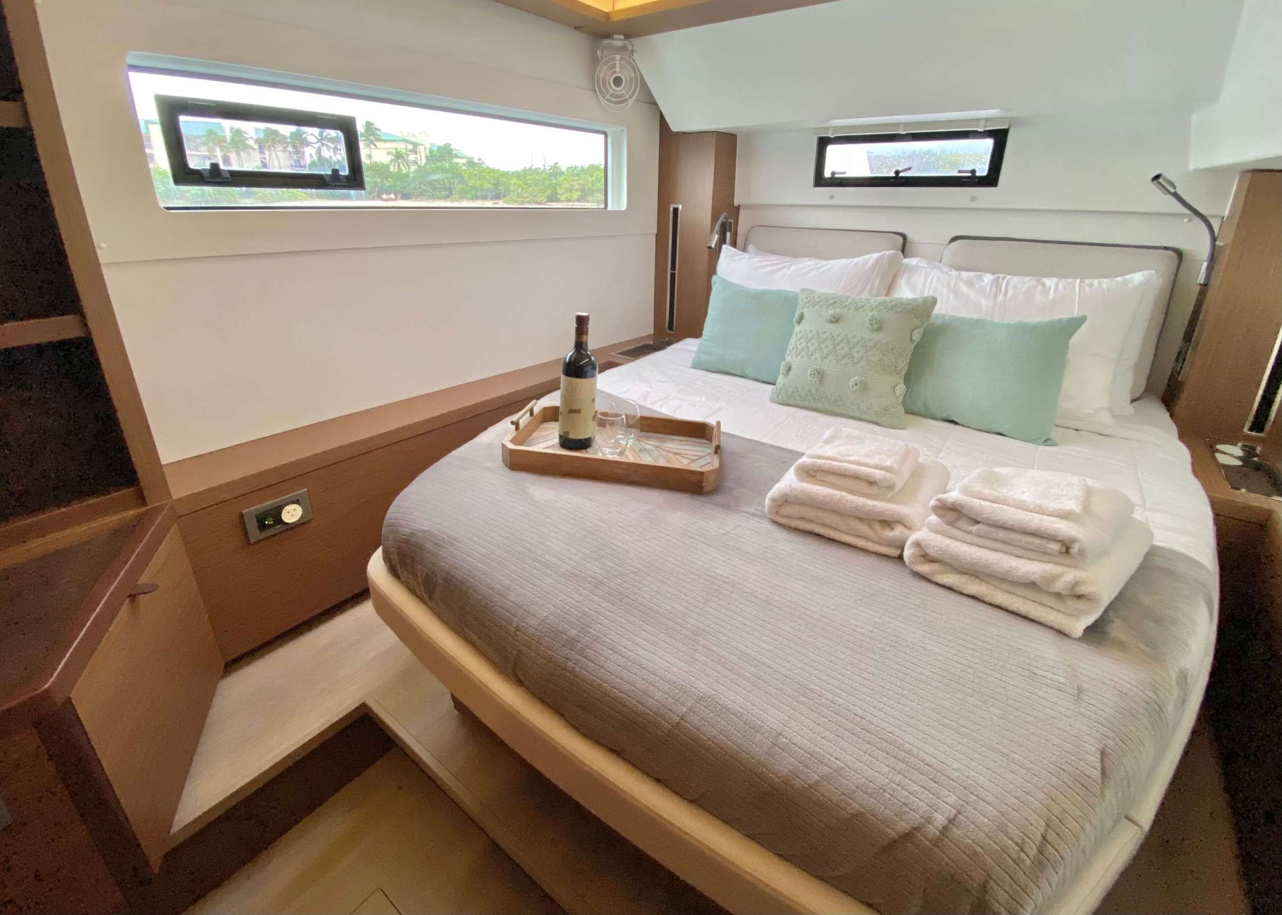 CEST LA VIE Cabin
