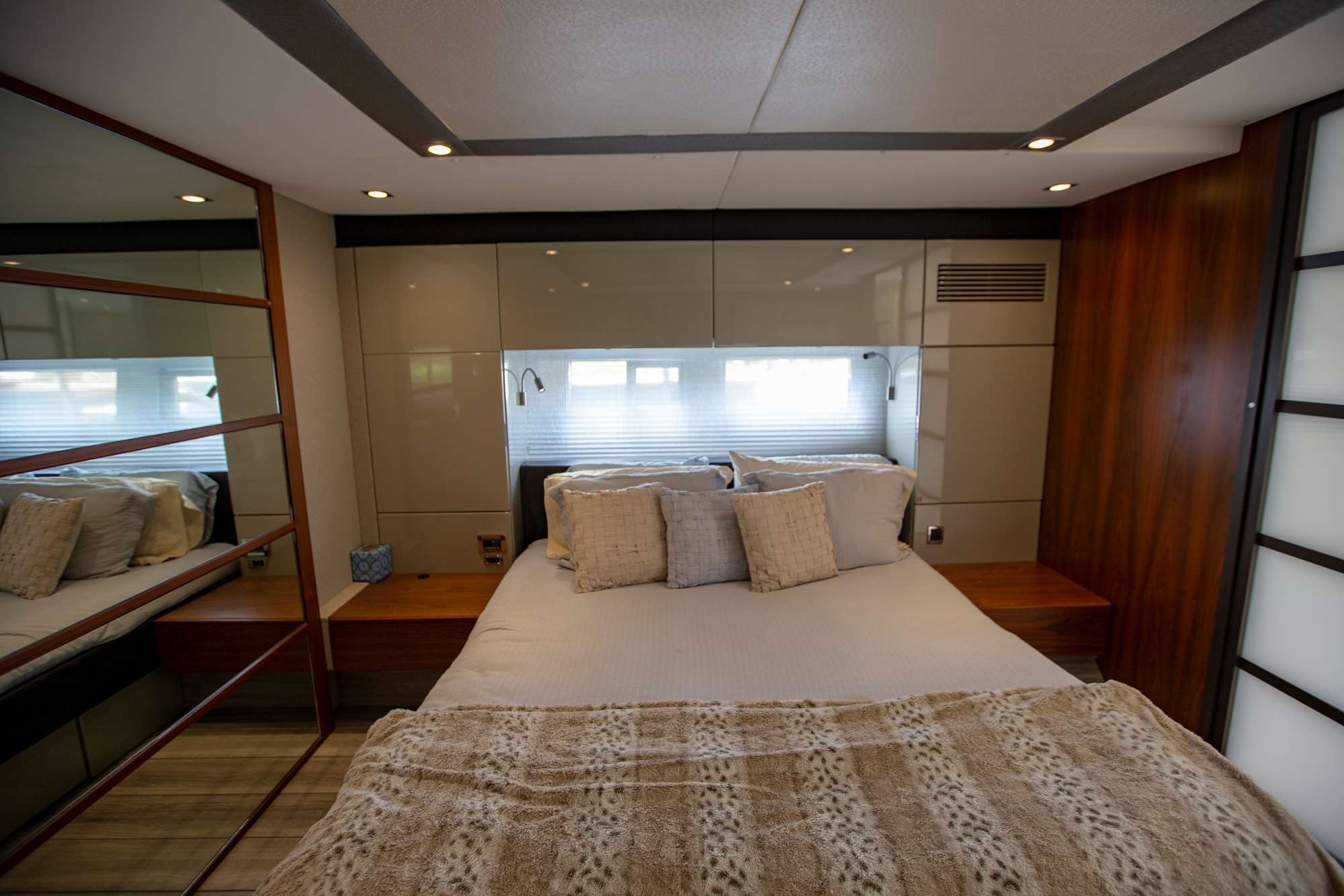 Motor Yacht MY GIRL Fairline 62 3 Cabins Bahamas Nassau Photos and Images Boatbookings