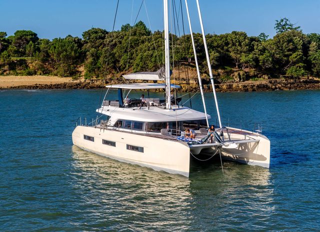 catamaran charter boat rental