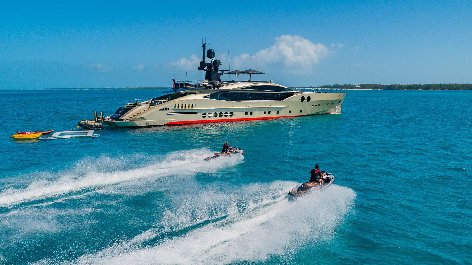 Luxury Crewed Motor Yacht DB9 Palmer Johnson 52m 5 Cabins Nassau