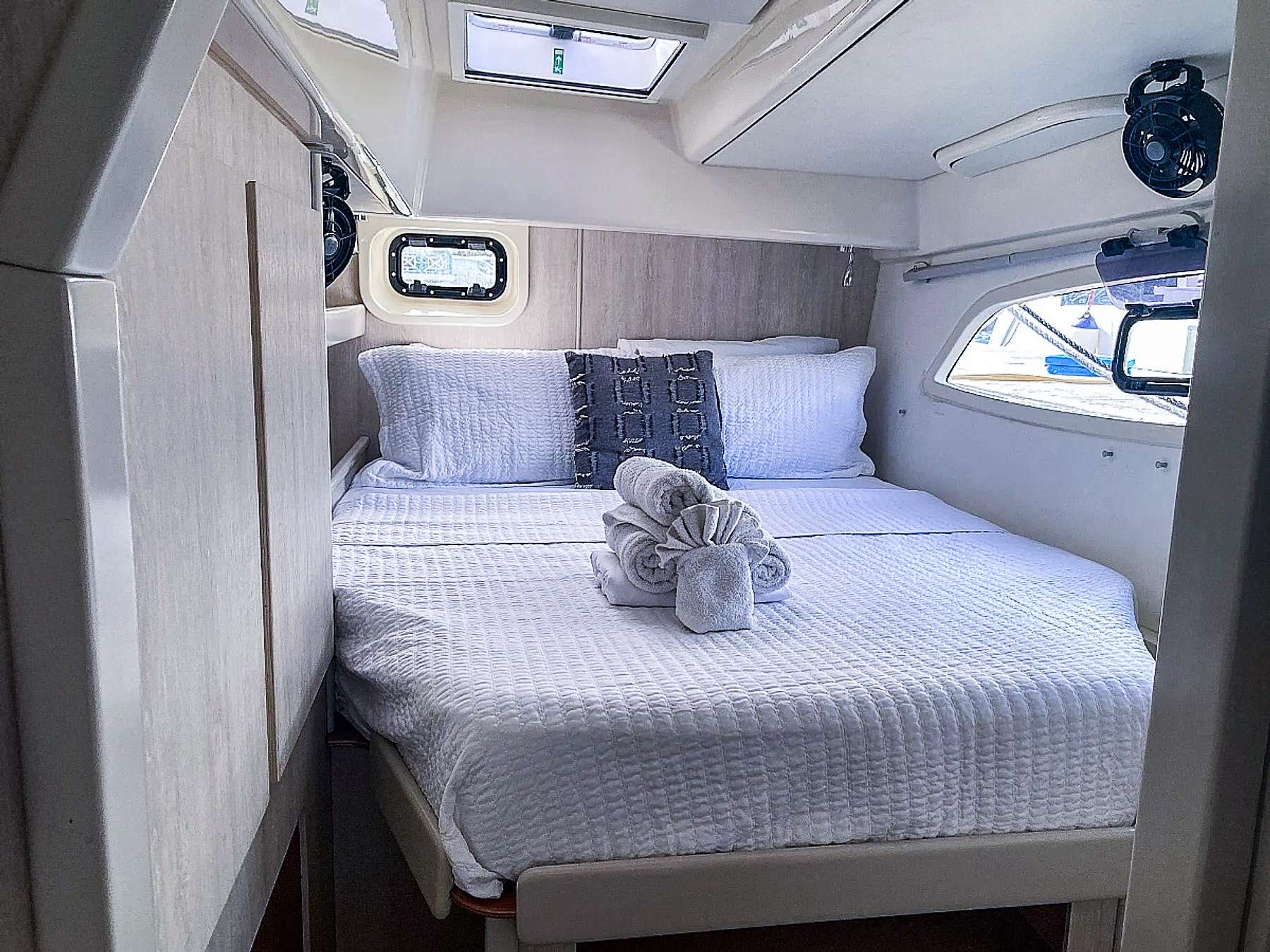 Catamaran BLACKFISK - Leopard 444 - 4 Cabins - St Thomas - St John - St ...