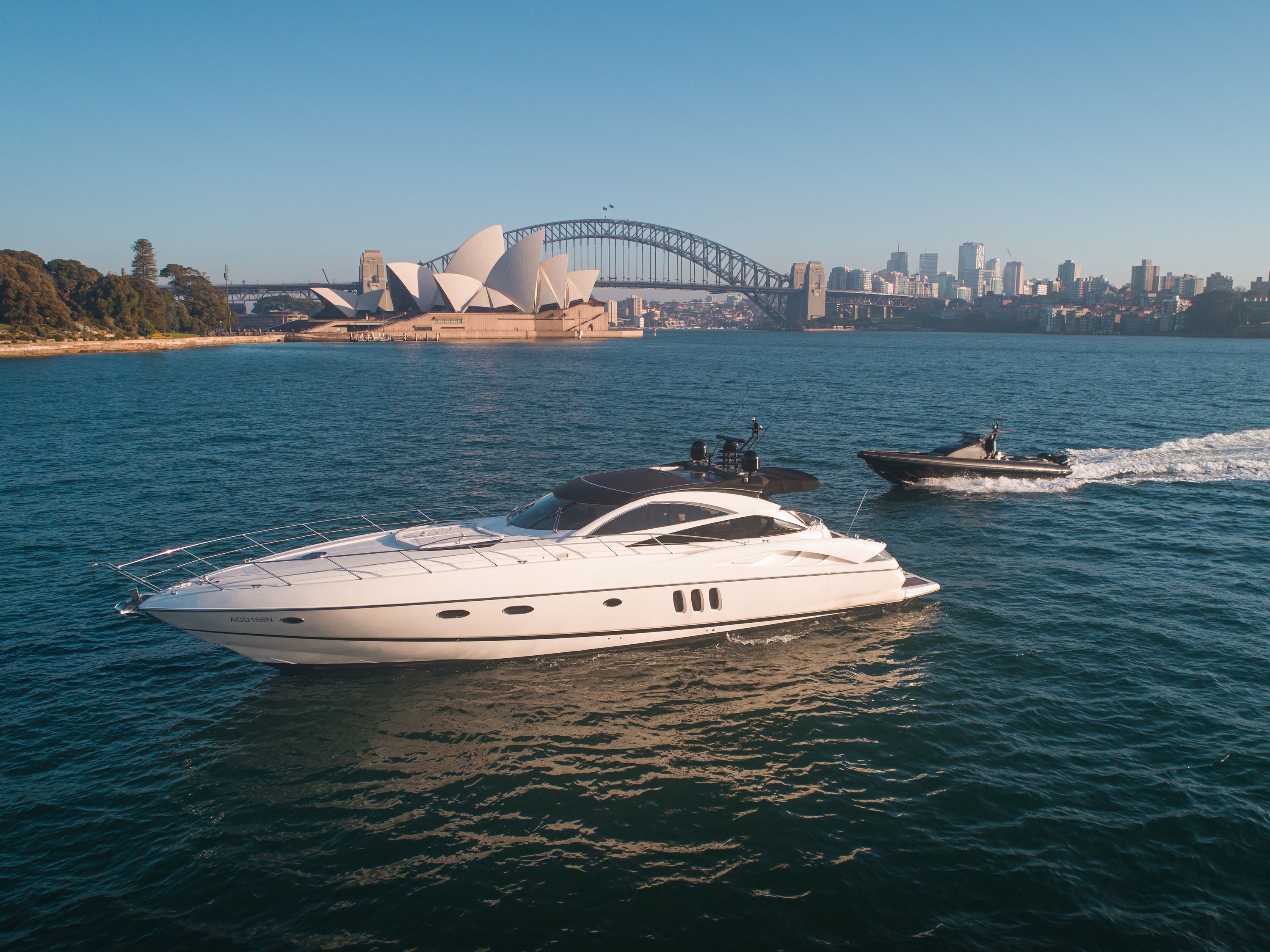 Motor Yacht ALFIE - Sunseeker Predator 68 - Airlie Beach - Whitsundays ...