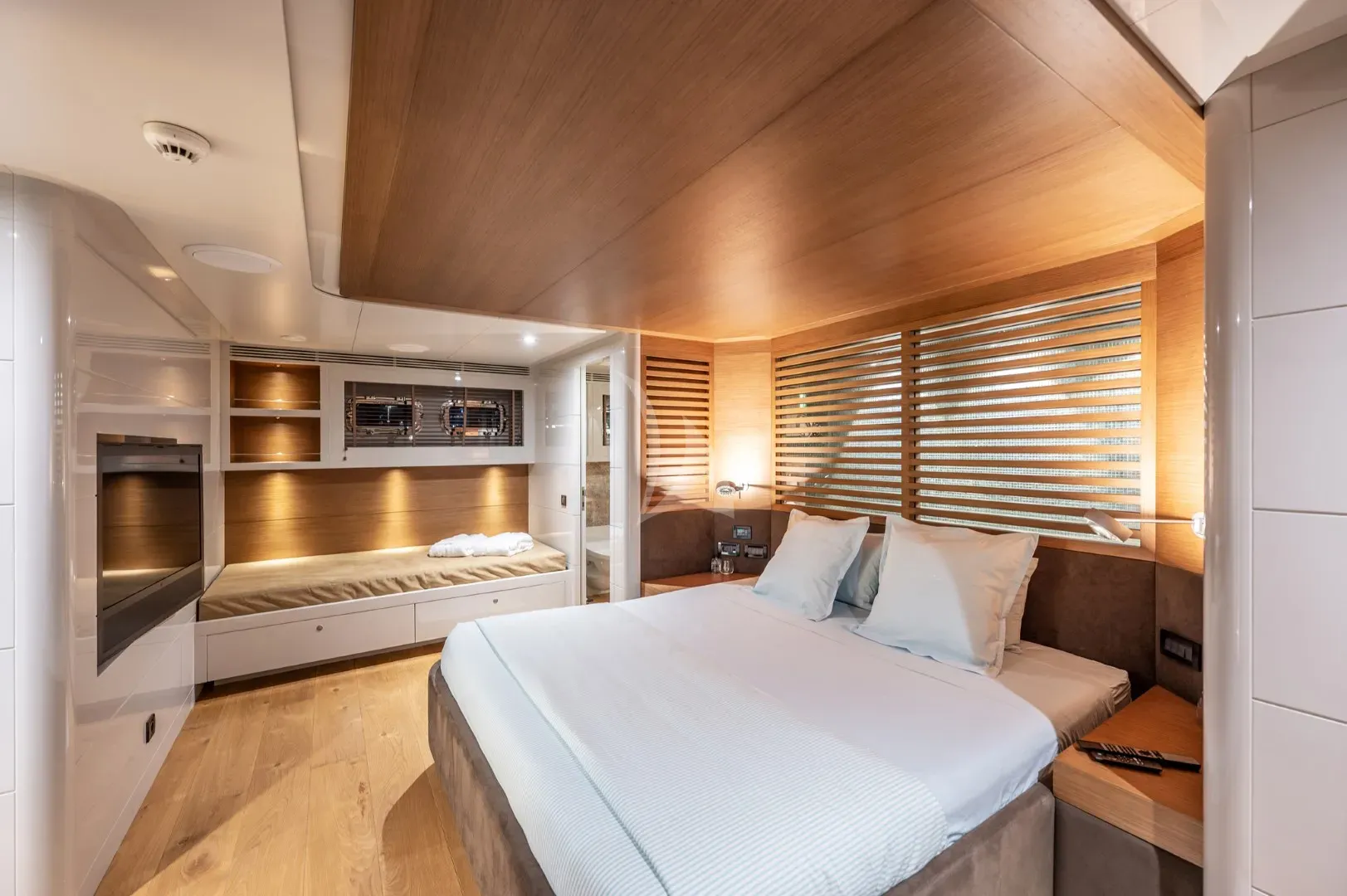 Luxury Crewed Motor Yacht CALADAN - Tansu 37m - 4 Cabins - Palma ...