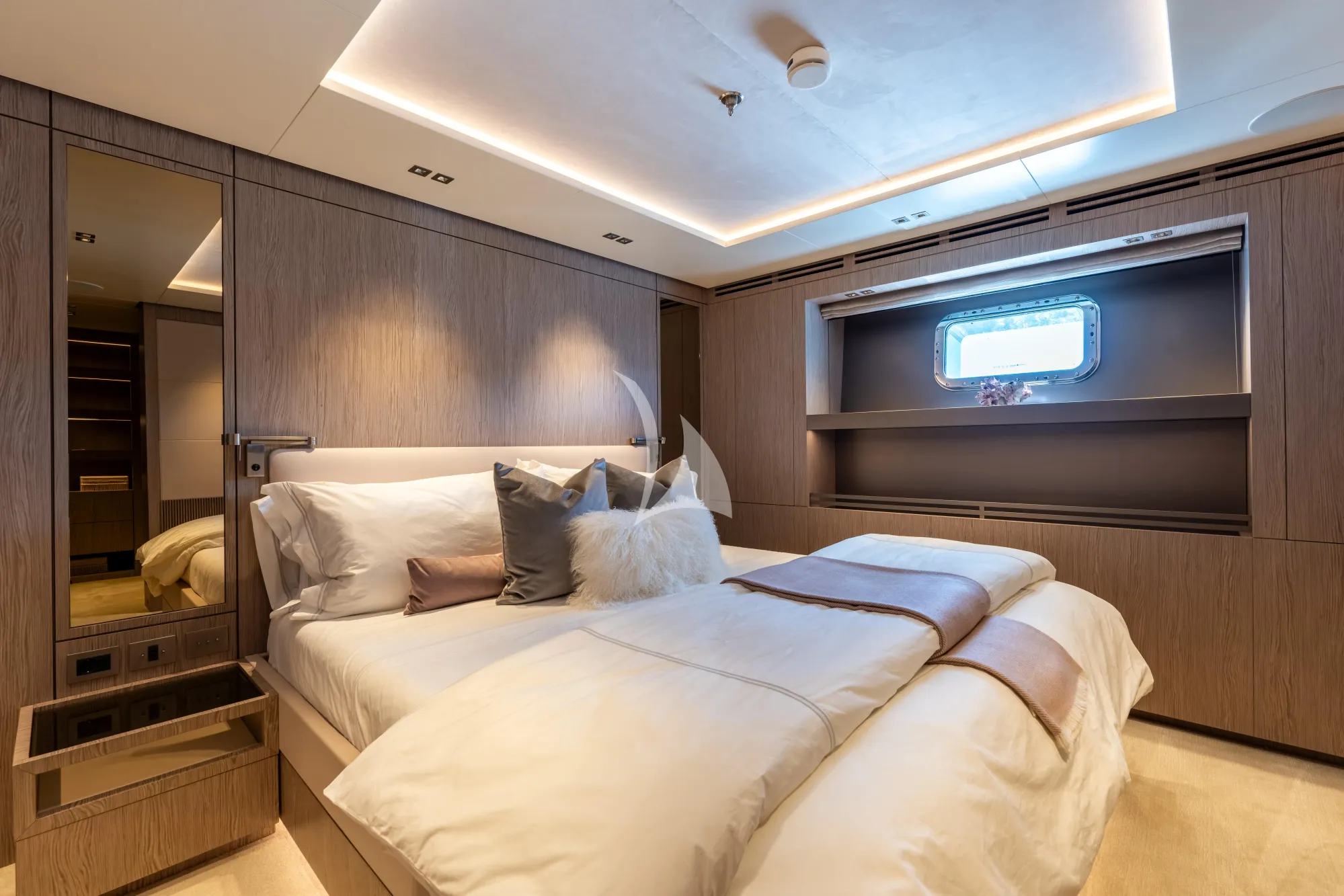 Luxury Crewed Motor Yacht GIOIA - Codecasa Vintage 43m - 5 Cabins ...