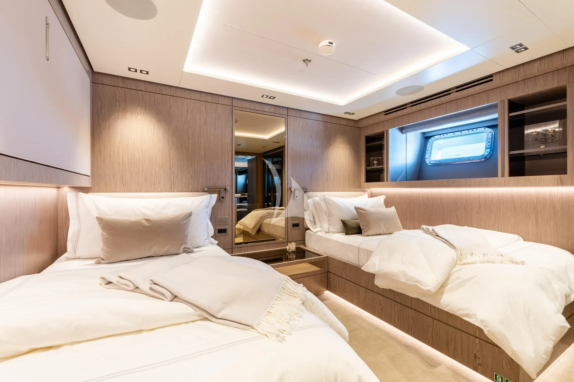 Luxury Crewed Motor Yacht GIOIA - Codecasa Vintage 43m - 5 Cabins ...