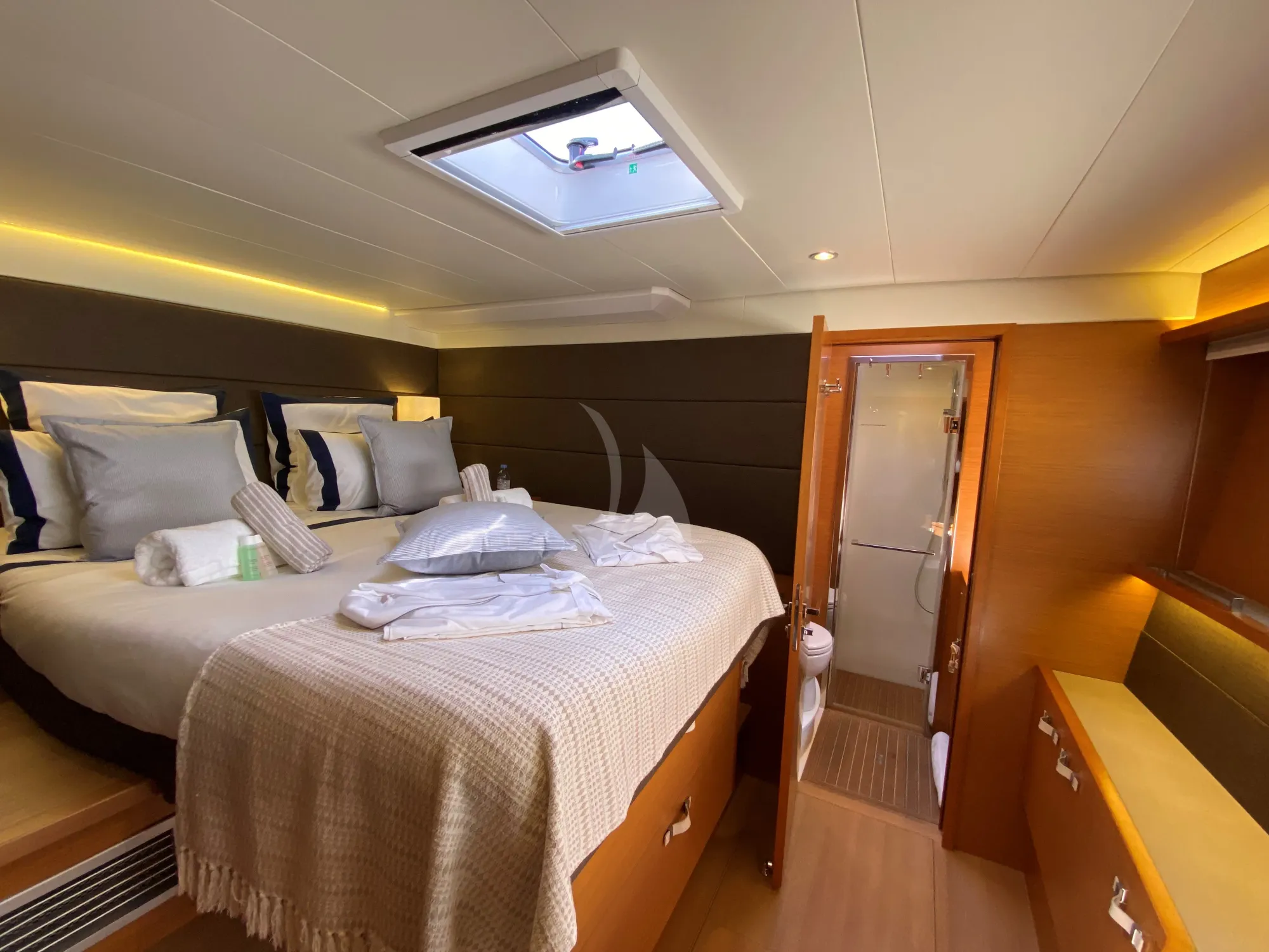 Crewed Power Catamaran LA FREGATE - Lagoon 630 - 4 Cabins - Split ...
