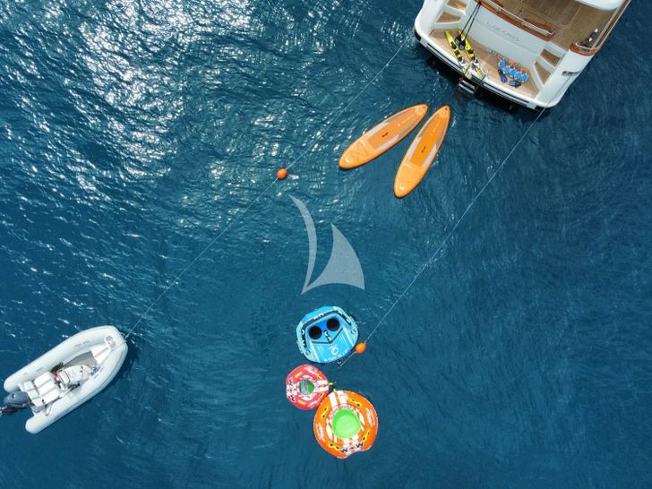 Lizard Rowing A Boat Luxury Crewed Motor Yacht LIZARD - Sanlorenzo 72 - 4 Cabins - Golfe ...