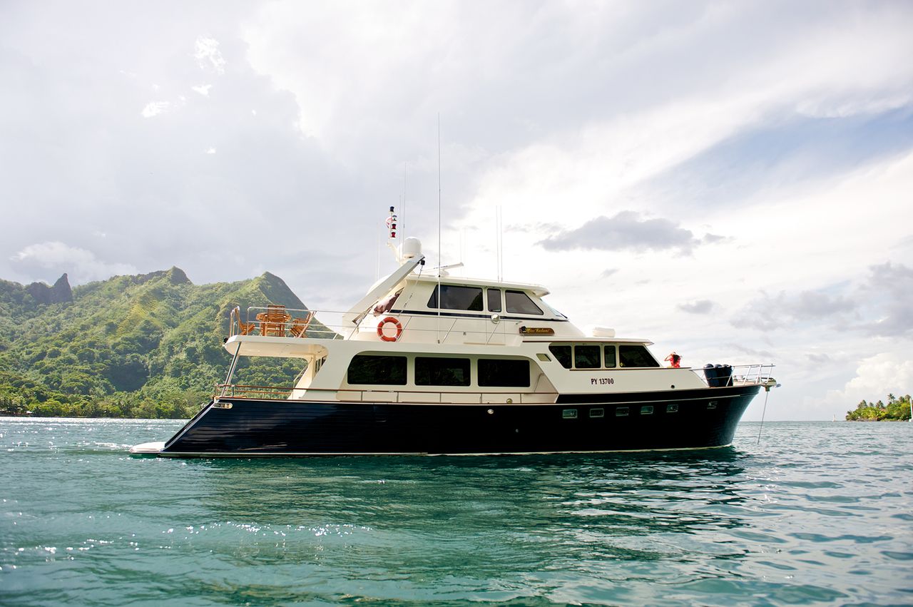 Charter a Yacht in Moorea