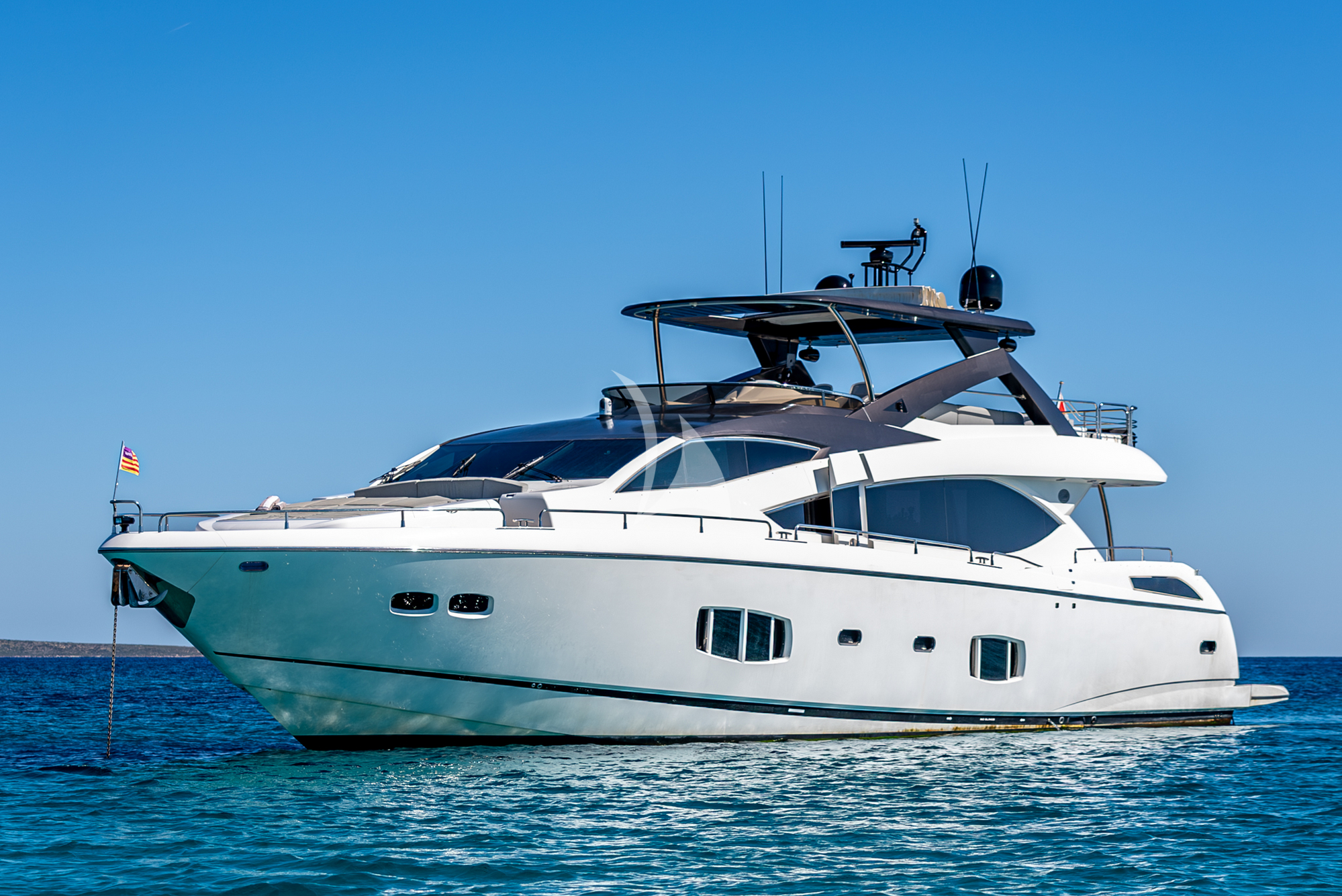 Luxury Crewed Motor Yacht MOZZ II - Sunseeker 88 Yacht - 4 Cabins ...