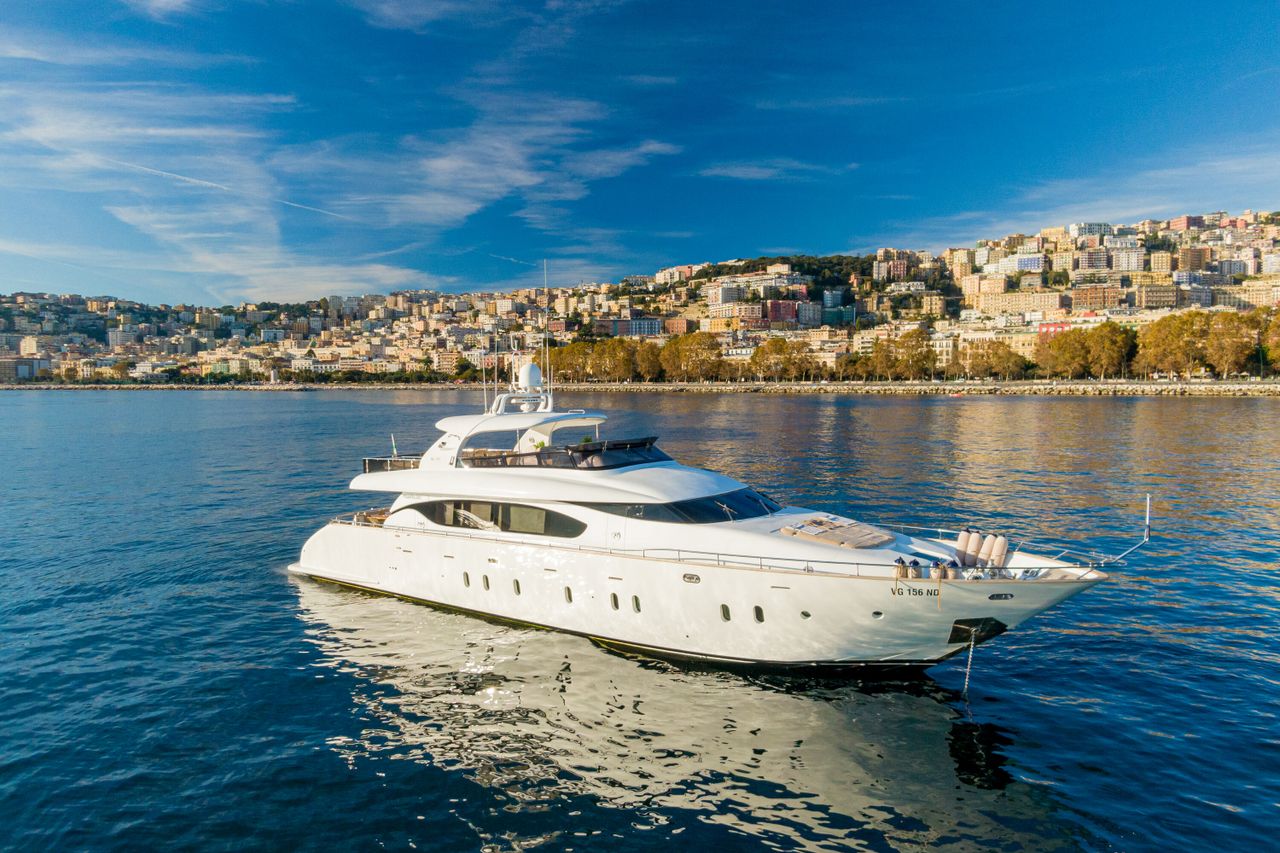 luxury yacht hire amalfi coast