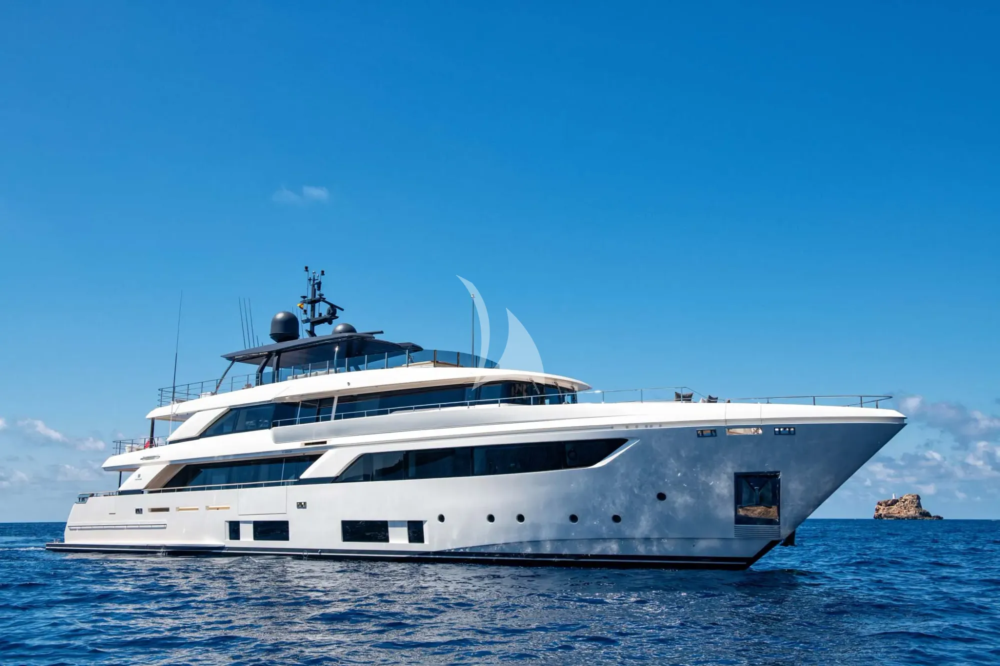 Luxury Crewed Motor Yacht PALOMA - Ferretti Custom Line Navetta 42 - 5 ...