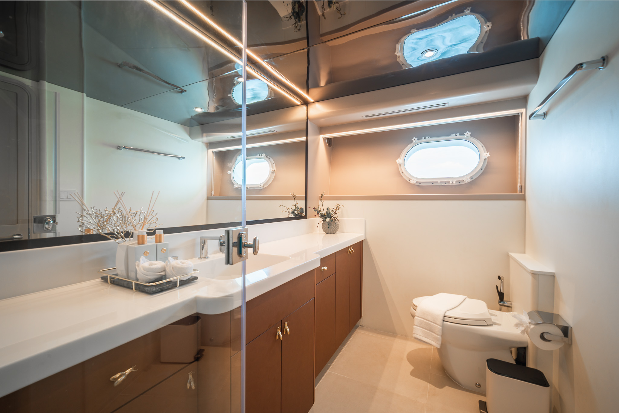 Luxury Crewed Motor Yacht SEA BEAR - Westport 130 - 5 Cabins - Phuket ...