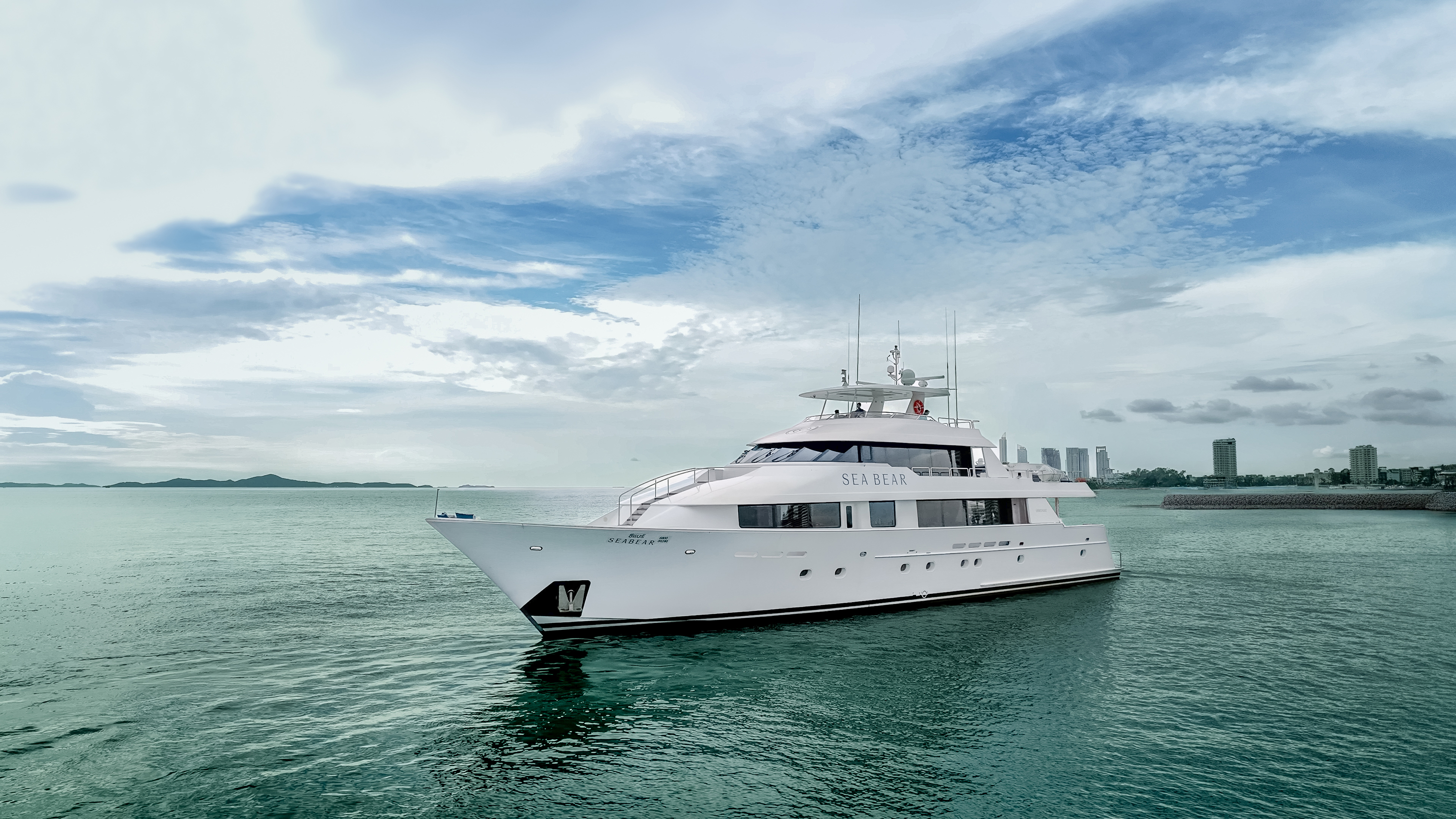 Luxury Crewed Motor Yacht SEA BEAR - Westport 130 - 5 Cabins - Phuket ...
