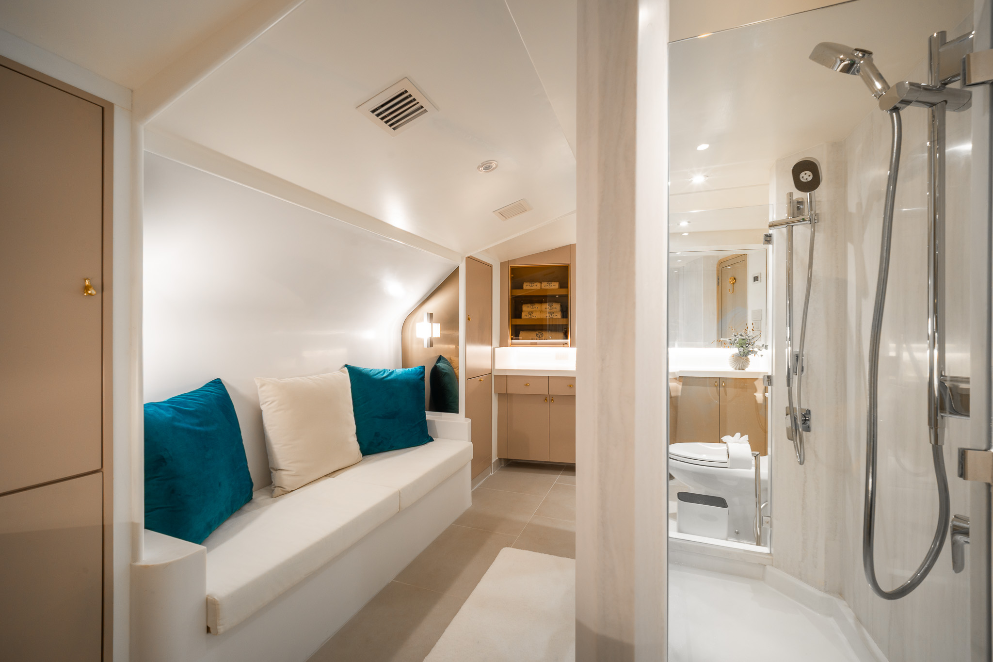 Luxury Crewed Motor Yacht SEA BEAR - Westport 130 - 5 Cabins - Phuket ...