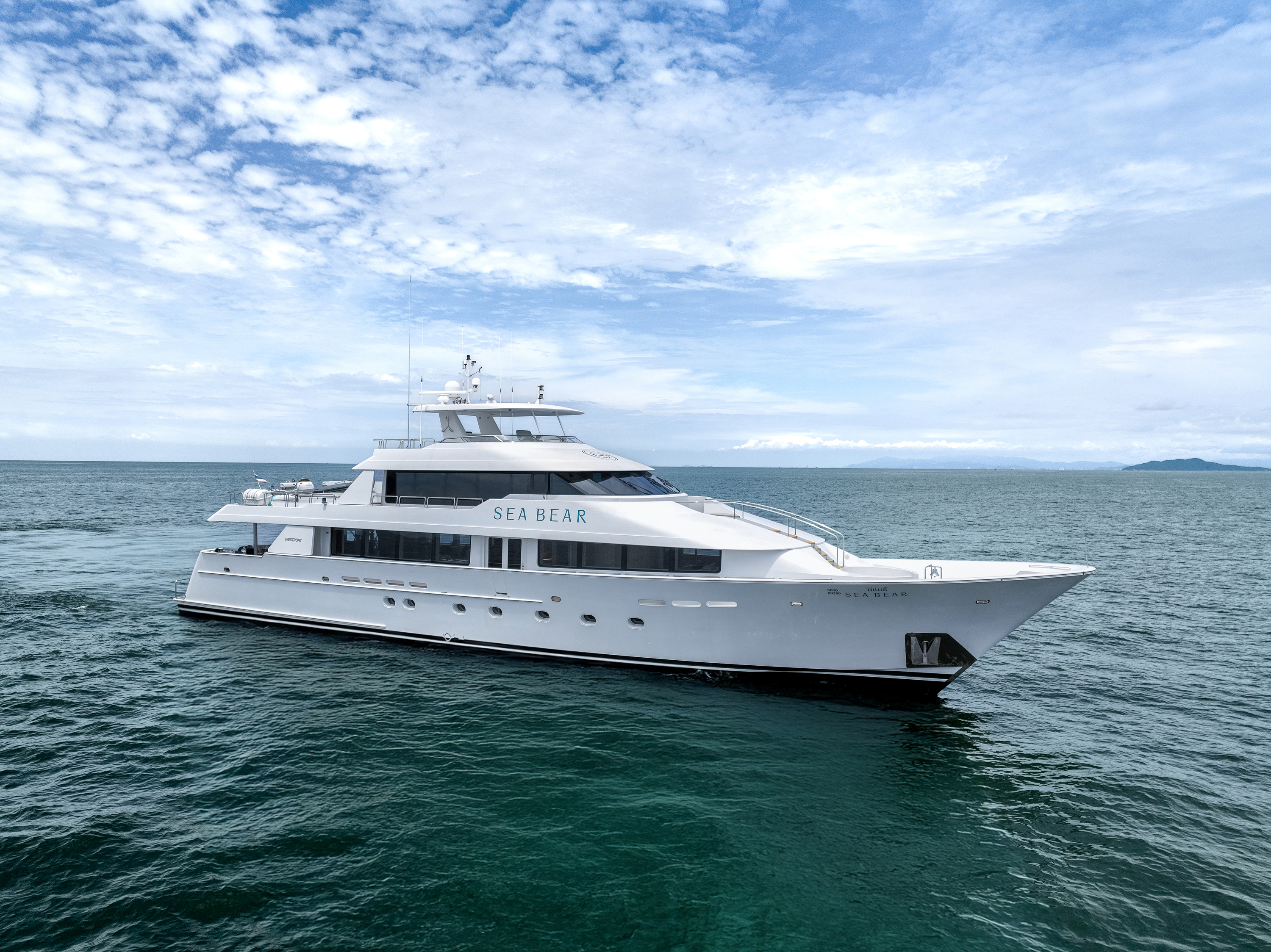 Luxury Crewed Motor Yacht SEA BEAR - Westport 130 - 5 Cabins - Phuket ...