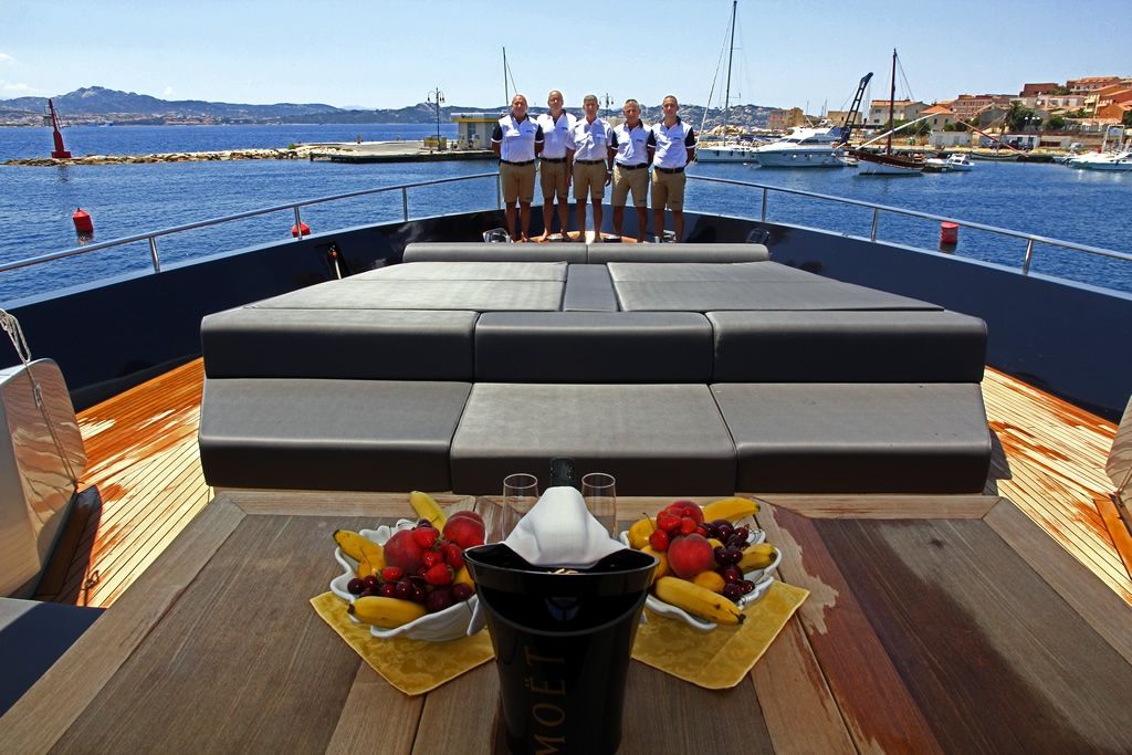 ALEMIA Italcraft 105 Motoryacht Bow Sunbeds