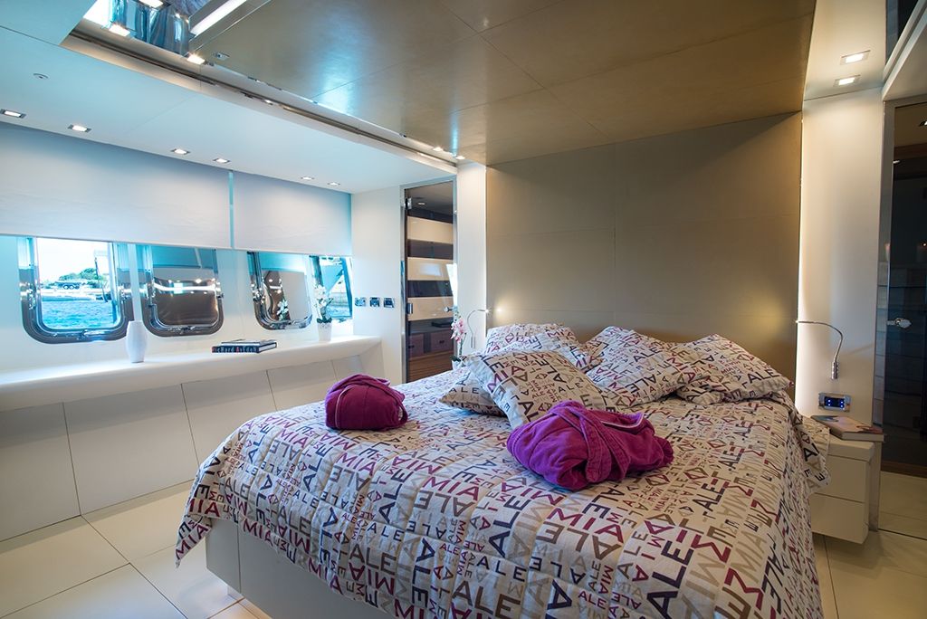 ALEMIA Italcraft 105 Motoryacht Master Stateroom