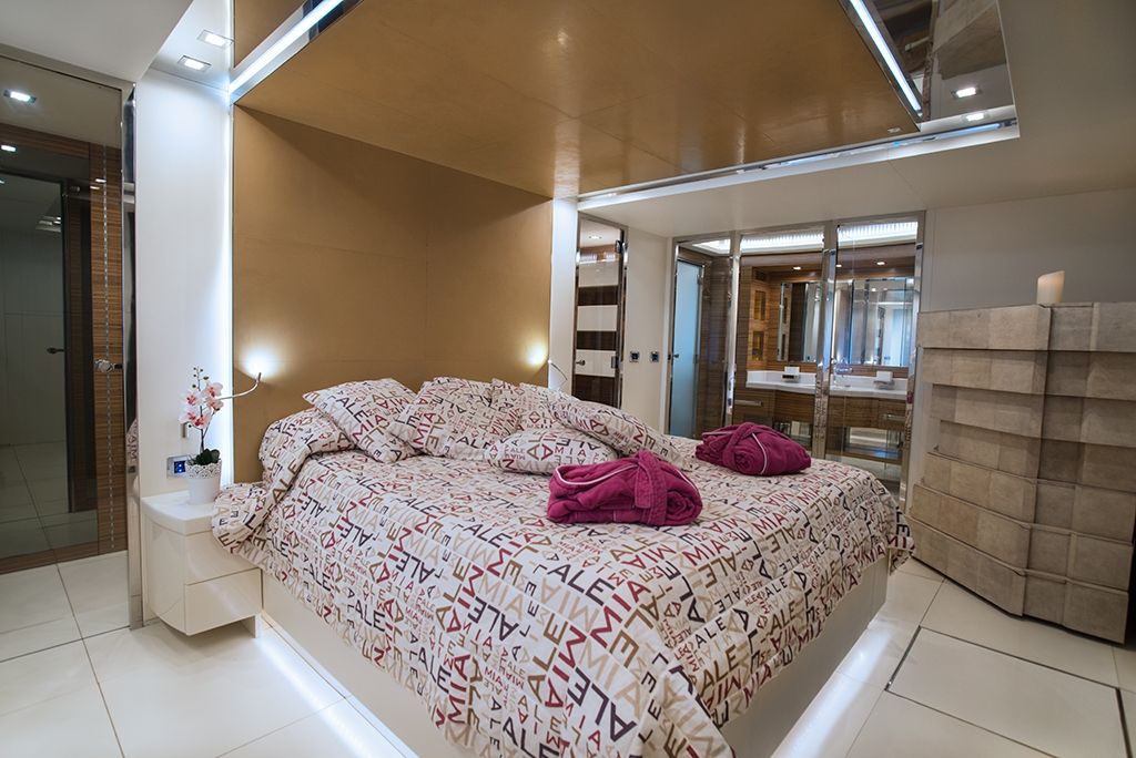 ALEMIA Italcraft 105 Motoryacht Master Stateroom