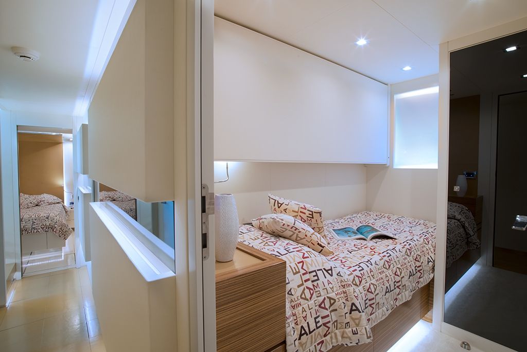 ALEMIA Italcraft 105 Motoryacht Convertible Stateroom