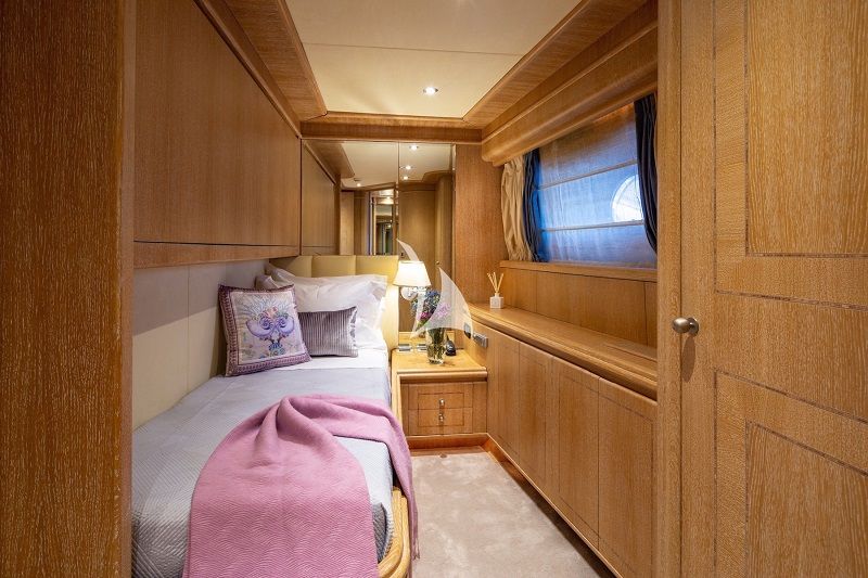 singe cabin with pullman bed