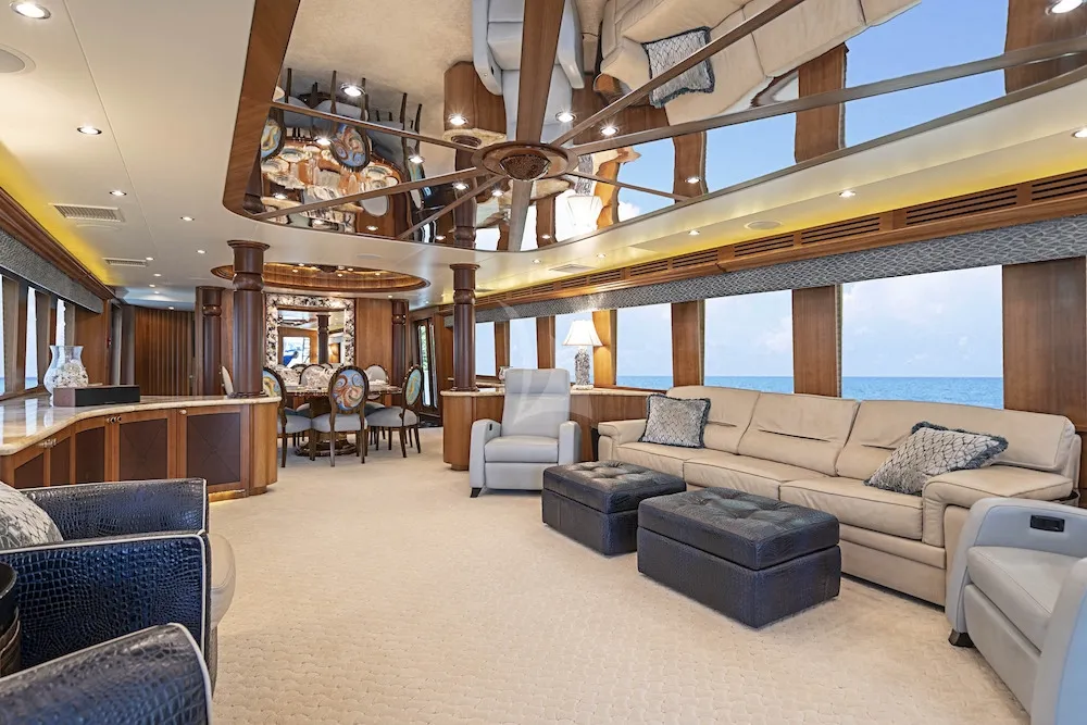 ANTHEM - Main saloon