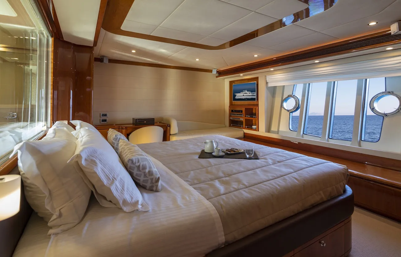 ASTARTE Ferretti Motor Yacht Master Cabin